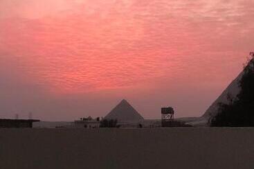 پانسیون 3 Pyramids View Inn