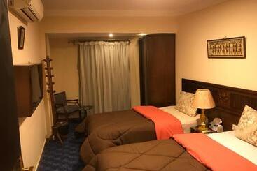 پانسیون 3 Pyramids View Inn