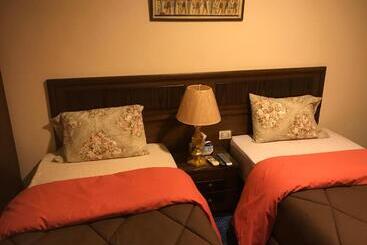 پانسیون 3 Pyramids View Inn