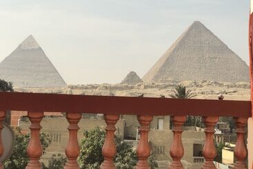 پانسیون 3 Pyramids View Inn