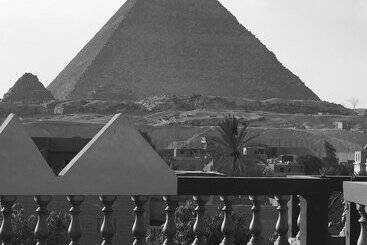 پانسیون 3 Pyramids View Inn