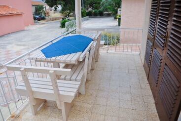 پانسیون Apartments Cola