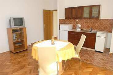 پانسیون Apartments Cola