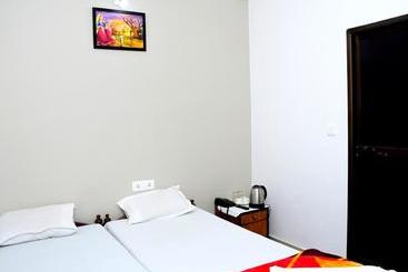 پانسیون Satiya Guest House