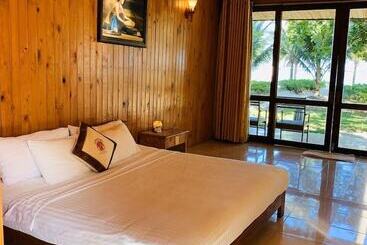Tan Son Nhat Con Dao Resort
