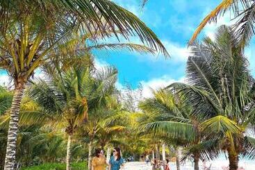 Tan Son Nhat Con Dao Resort