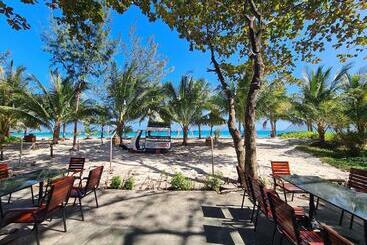 Tan Son Nhat Con Dao Resort