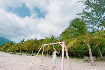 Tan Son Nhat Con Dao Resort