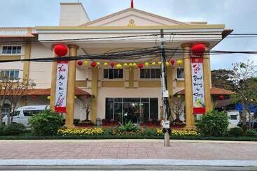 Tan Son Nhat Con Dao Resort