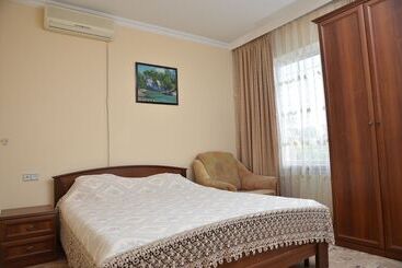 هتل Laverna Guest House