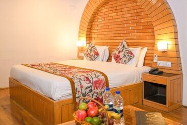 هتل Royal Comfort Regency