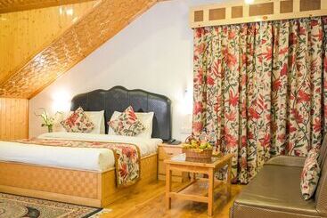 هتل Royal Comfort Regency