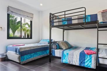 هتل Samui Backpacker