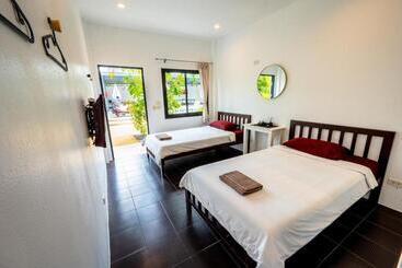 هتل Samui Backpacker