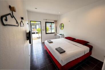 هتل Samui Backpacker