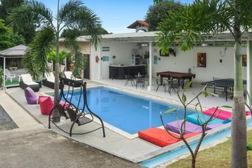 هتل Samui Backpacker