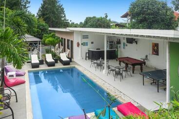 هتل Samui Backpacker