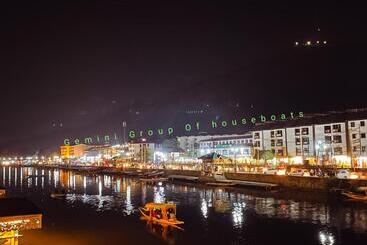 هتل The Heritage Gemini Group Of Houseboat