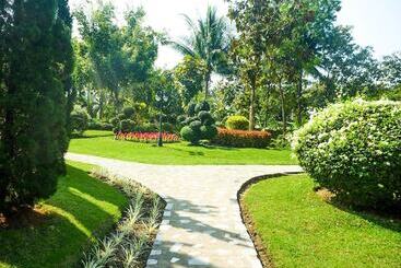 هتل Wattana Village Resort