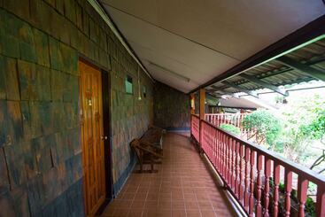 هتل Wattana Village Resort