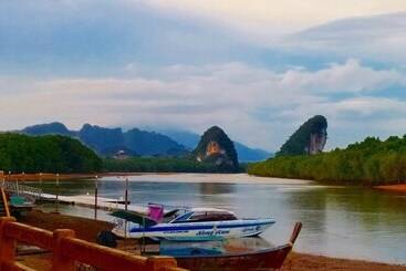 Nisarine Homestay @ Koh Klang   Hostel