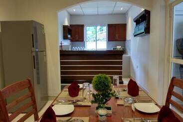 پانسیون Diva Villa Transit