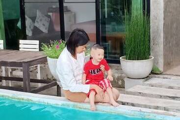 פנסיון Sofa Gallery