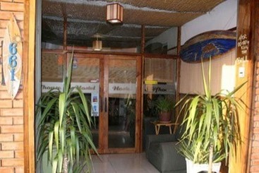 مسافرخانه Arica Surf House