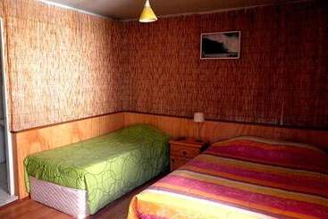 مسافرخانه Arica Surf House
