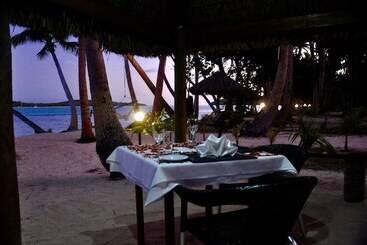 هتل Coconut Beach Resort