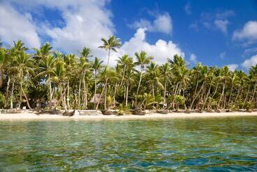 هتل Coconut Beach Resort