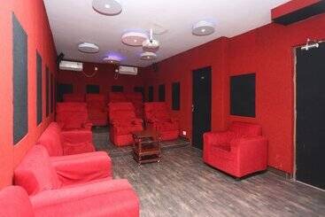 هتل Golden Leaf Resort By Oyo Rooms