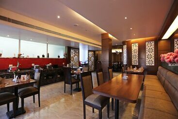 هتل Golden Leaf Resort By Oyo Rooms