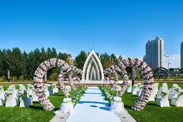 هتل Wanda Realm Qiqihar