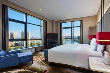 هتل Wanda Realm Qiqihar