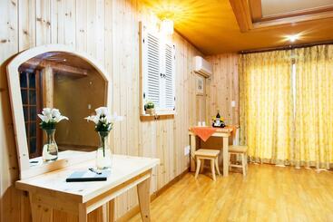 پانسیون Nakwon Beach House