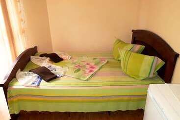 پانسیون Oganes Guesthouse