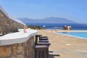 Zeus Seafront Villa