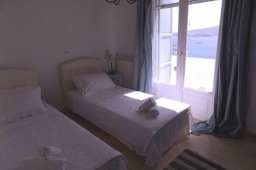 Zeus Seafront Villa