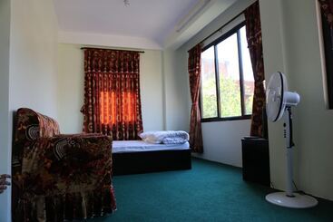 تختخواب و صبحانه Pradhan House   Home Stay With Garden