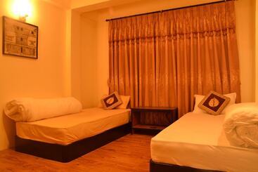 تختخواب و صبحانه Pradhan House   Home Stay With Garden