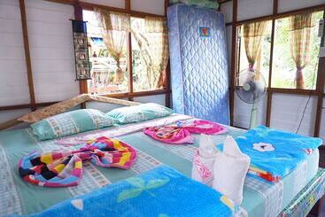 هتل Baan Suan Kayoo Cottage 2