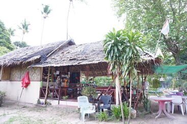 هتل Baan Suan Kayoo Cottage 2