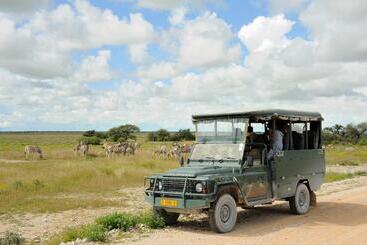 هتل Etosha Village