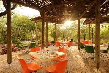هتل Etosha Village