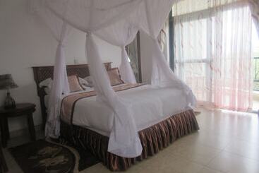 هتل Sundown Carnival Lodge