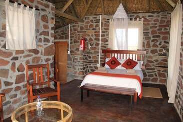 فندق Tsauchab River Lodge