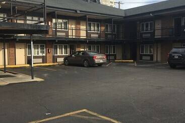 مُتل Midway Inn & Suites