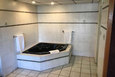 مُتل Midway Inn & Suites