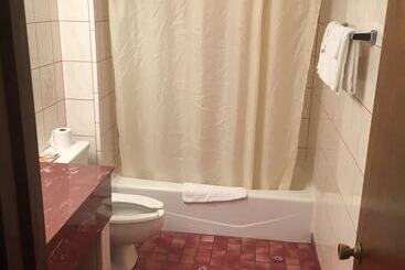 مُتل Midway Inn & Suites